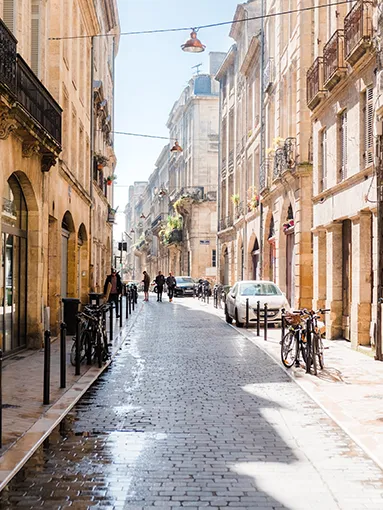 Photographie d'une rue typique de Bordeaux